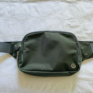 Lululemon Everywhere Belt Bag